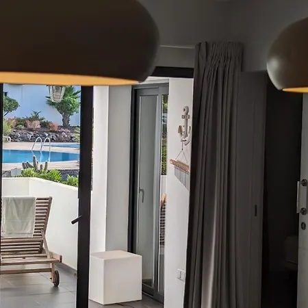 Modern 2-bdr With A Pool - Casa Lex Ла-Олива
